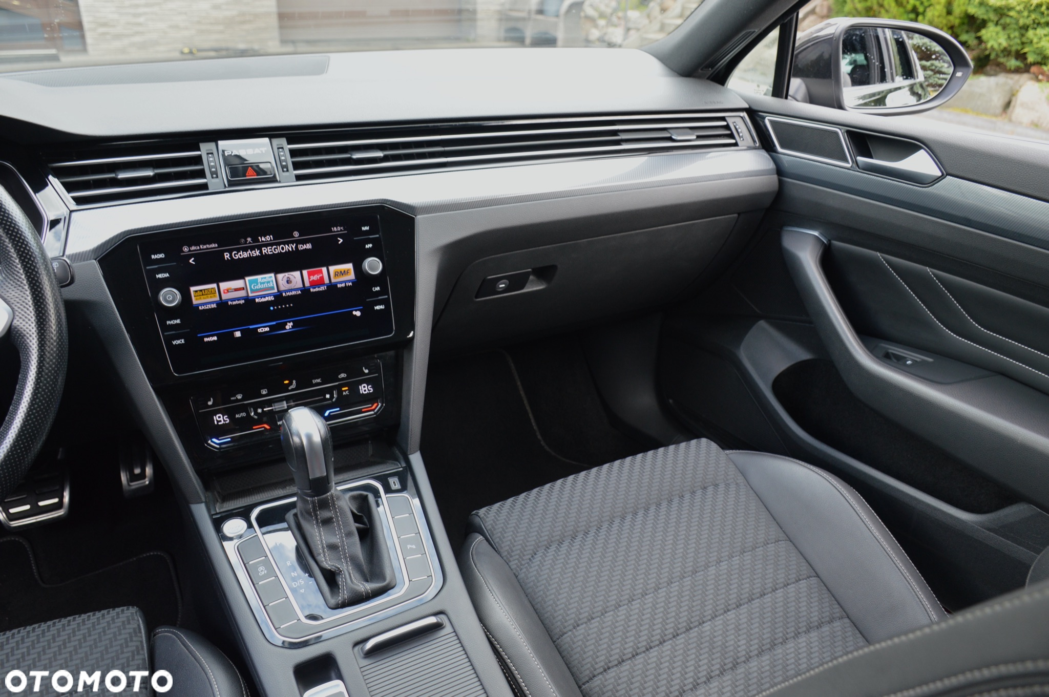 Volkswagen Passat Variant 2.0 TDI SCR DSG R-Line - 21