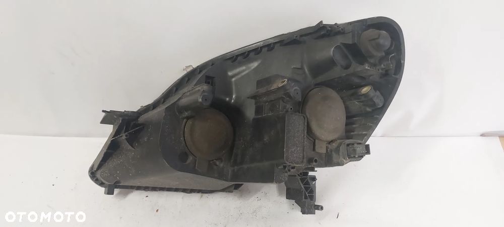 .  PRZOD PRZEDNIA LAMPA PRAWA OPEL ZAFIRA B !USZKODZONE UCHWYTY! - 3