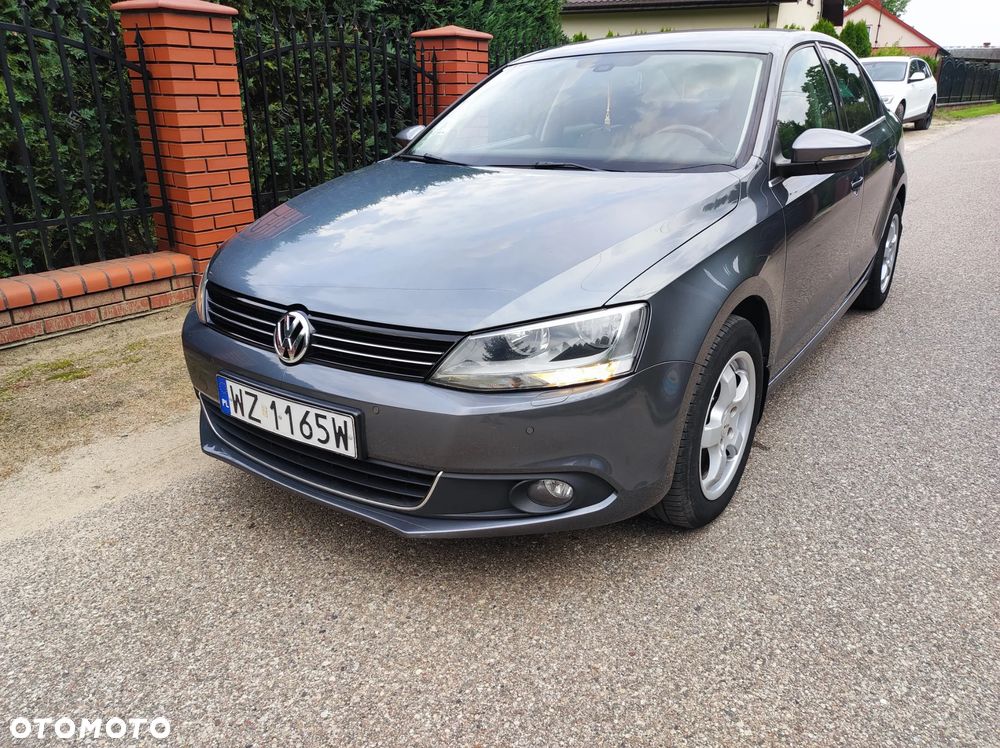 Volkswagen Jetta 2.0 TDI Highline DSG - 17
