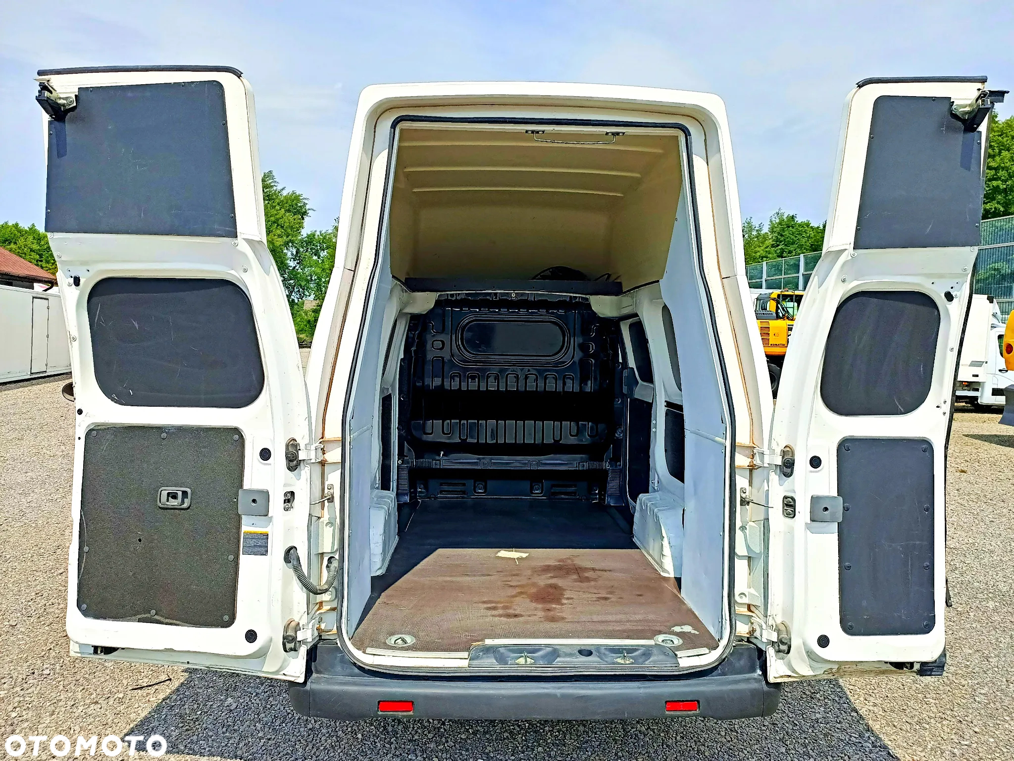Nissan ENV 200 Maxi - 11