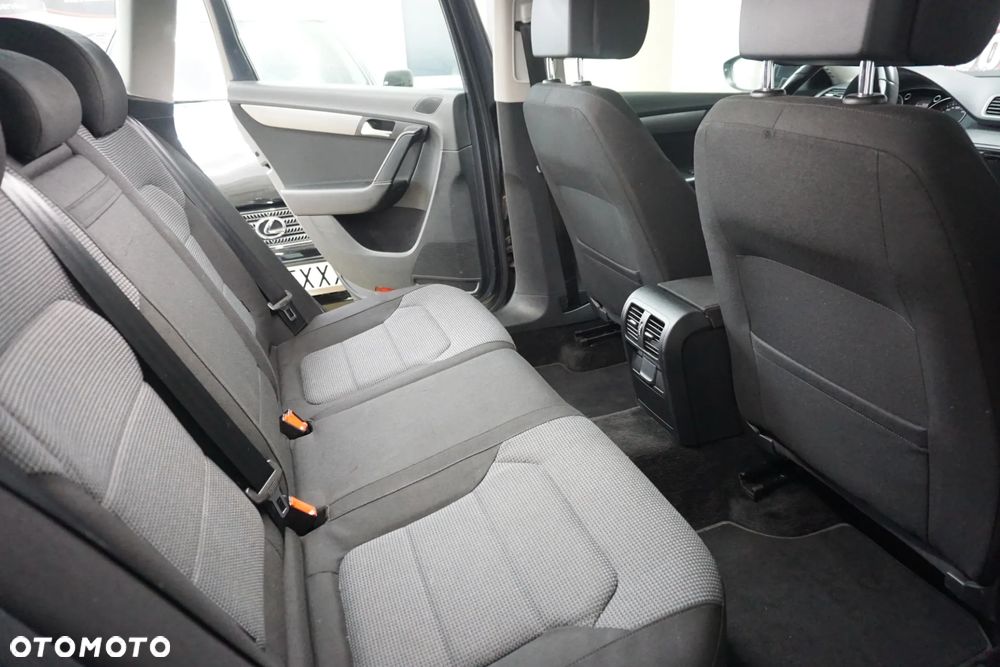 Volkswagen Passat 2.0 TDI Comfortline - 24