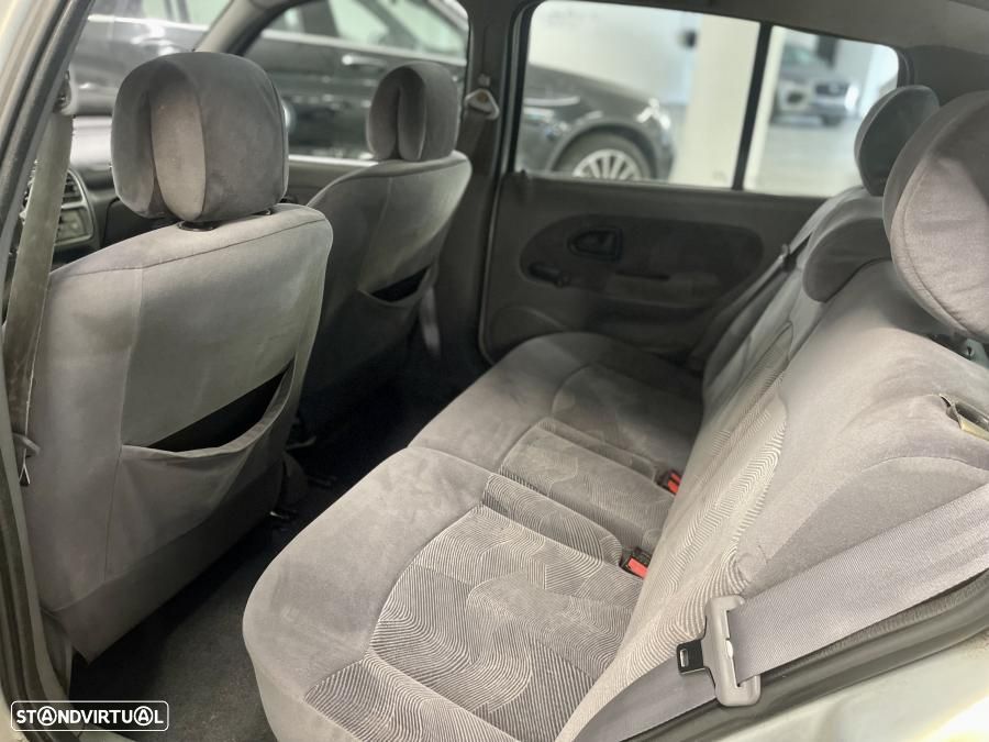 Renault Clio 1.2 RXE - 13