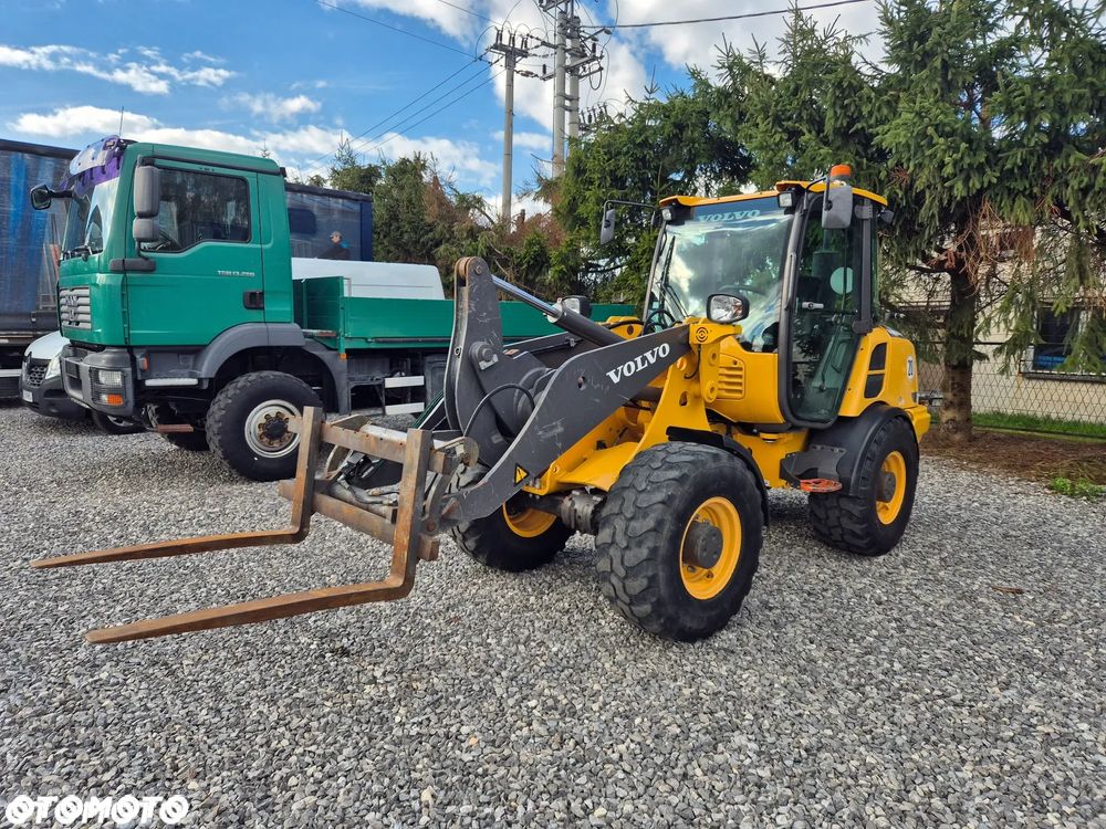 Volvo L28F Ładowarka Łyżka Widły 4x4 2019 rok - 4