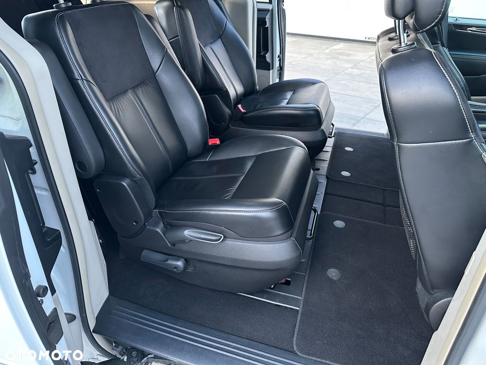 Chrysler Town & Country 3.6 Limited - 19