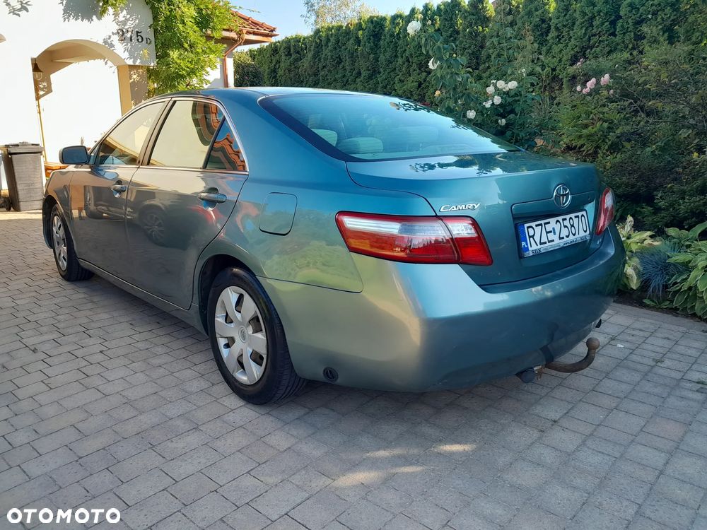 Toyota Camry - 5