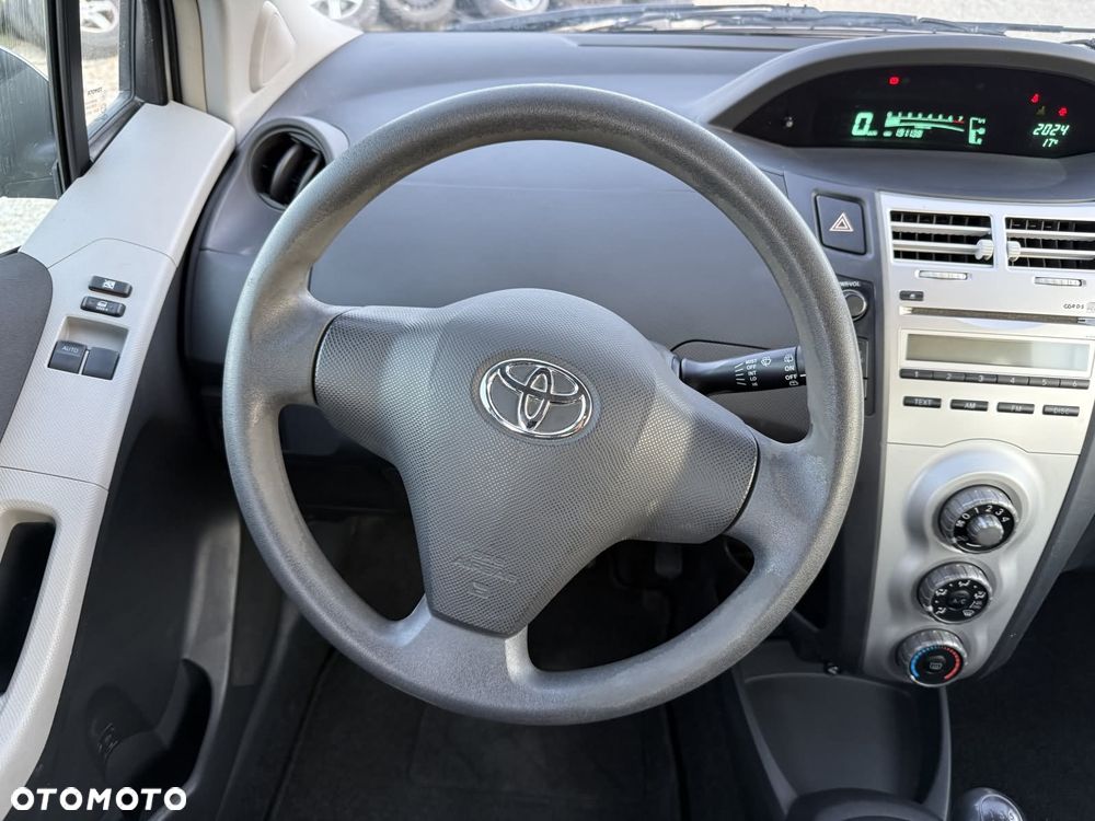 Toyota Yaris 1.3 VVT-i Cool - 23