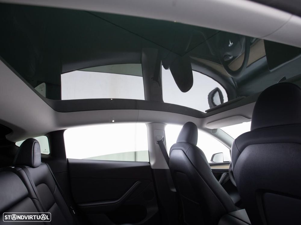 Tesla Model Y Long Range Dual Motor AWD - 14