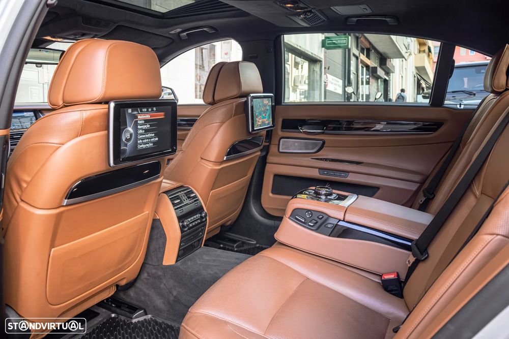 BMW 750 Li xDrive Pack M — fotografia 44