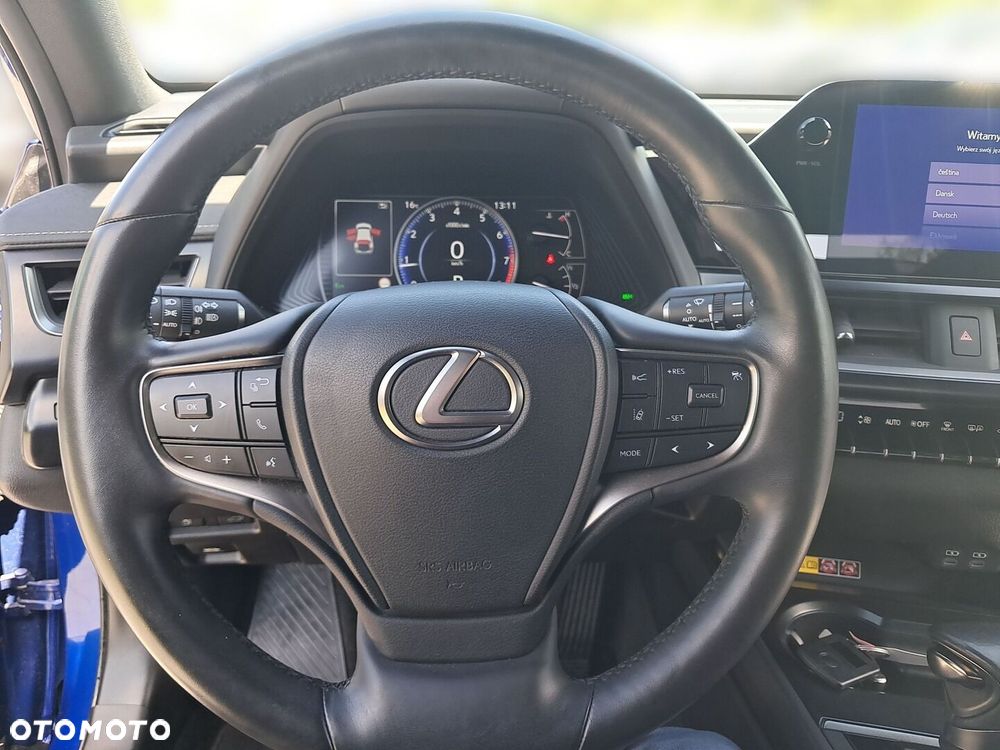 Lexus UX - 16