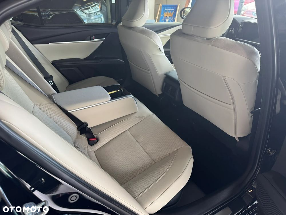 Toyota Camry 2.5 Hybrid Executive CVT - 6