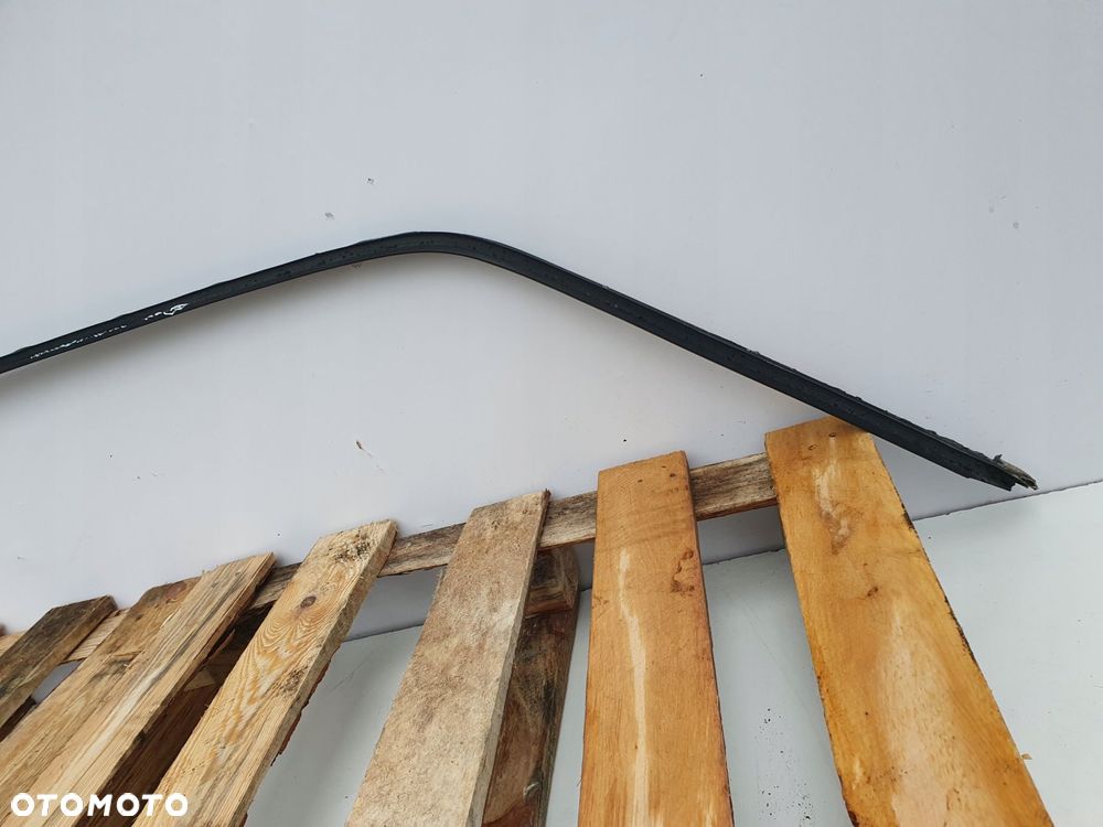 Mercedes W126 C126 SEC LISTWA SZYBY PRAWA PRZEDNIA - 7