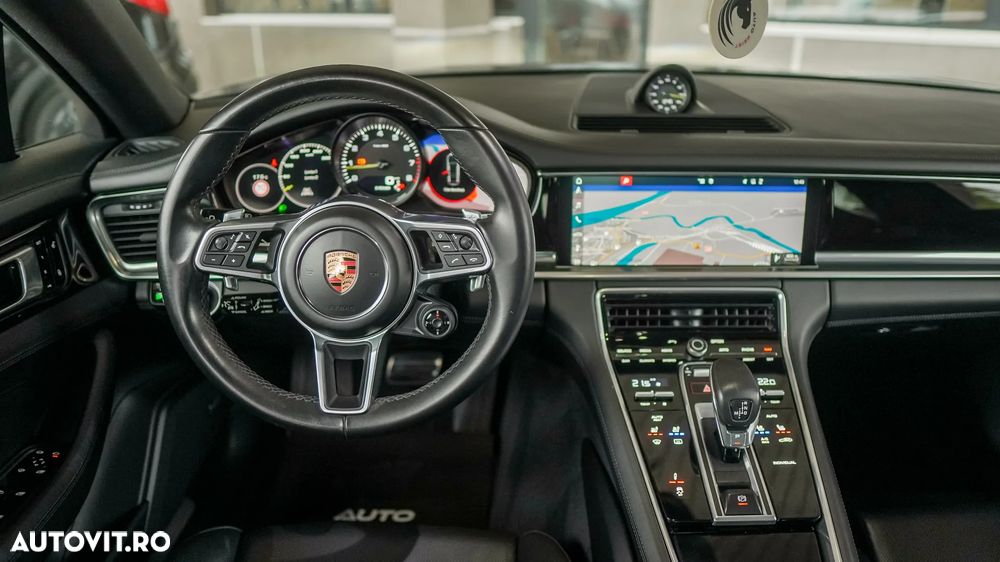 Porsche Panamera 4 E-Hybrid - 35