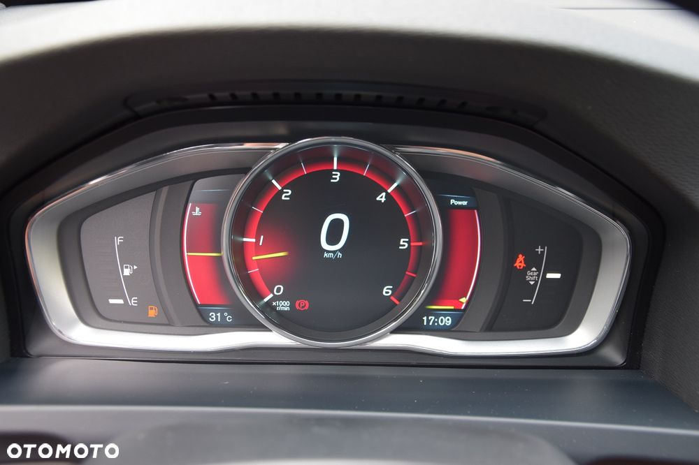 Volvo V60 D4 Momentum - 26