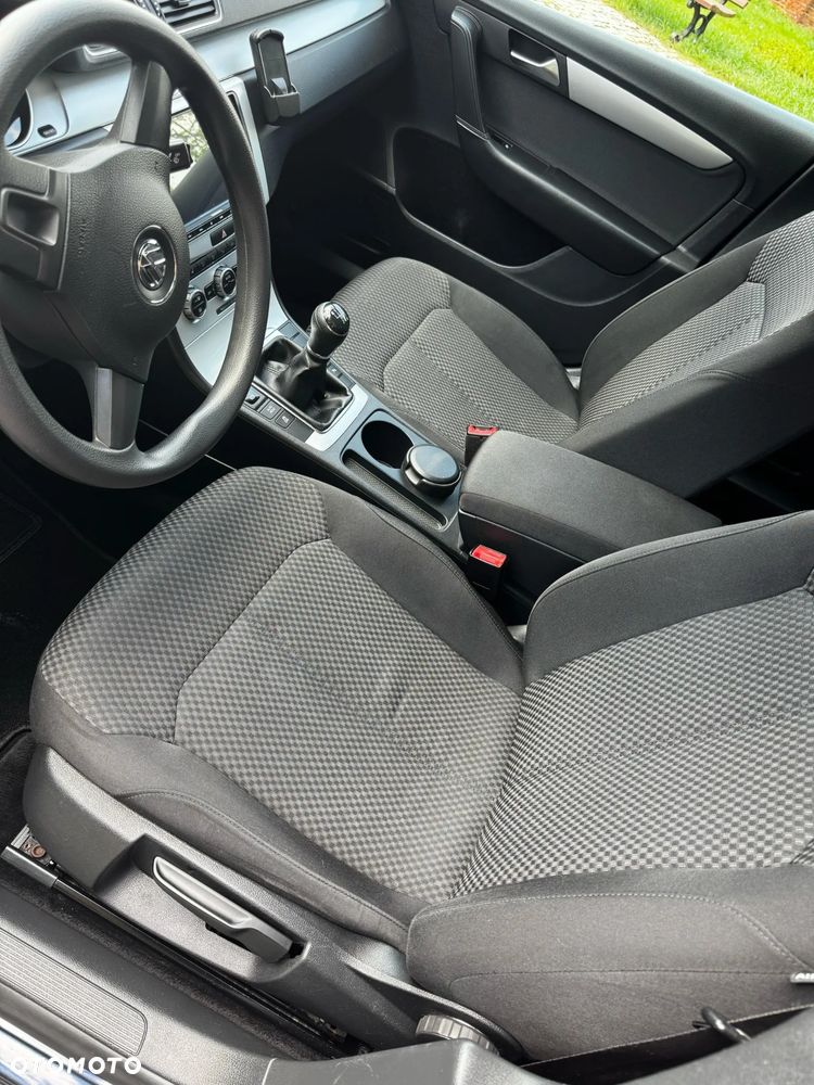 Volkswagen Passat - 11
