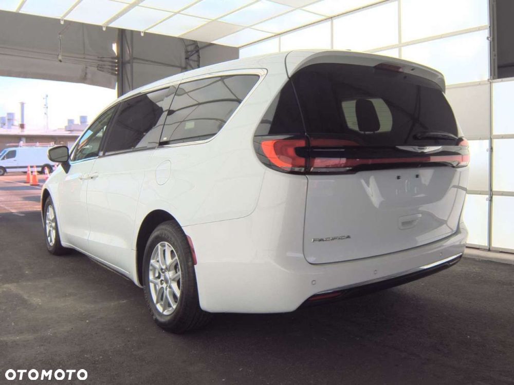 Chrysler Pacifica - 4