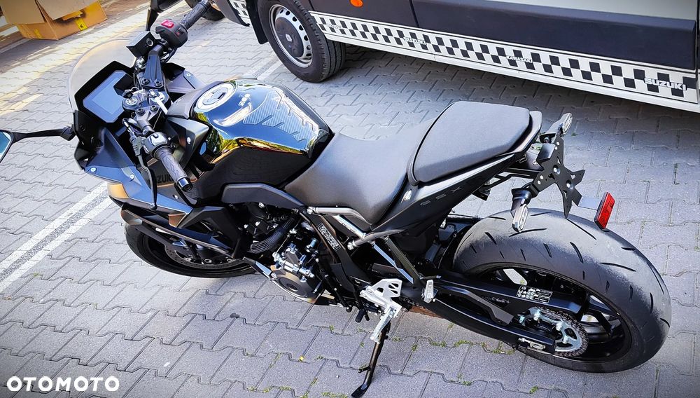 Suzuki GSX - 6