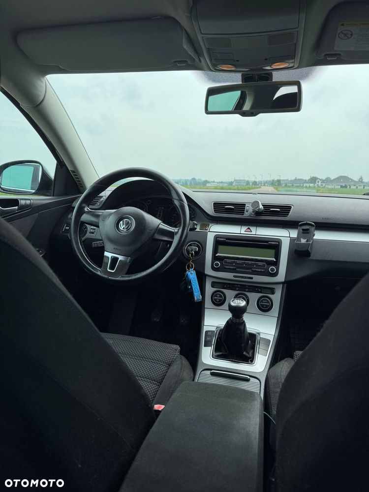 Volkswagen Passat - 13