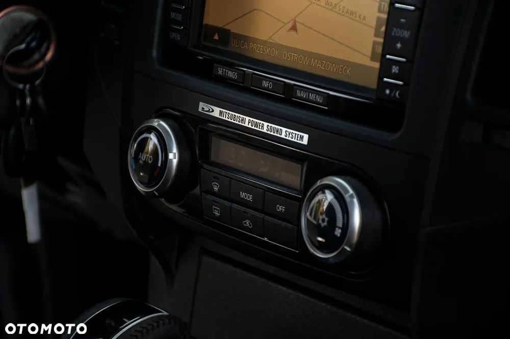 Mitsubishi Pajero 3.2 DI-D Automatik Limited Edition - 13
