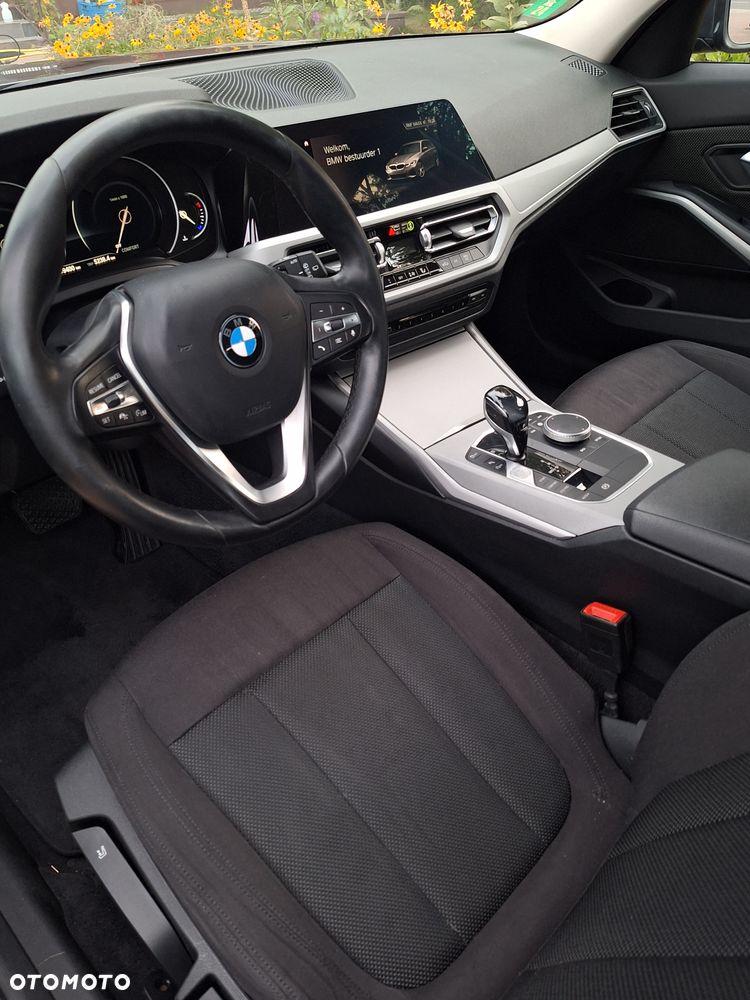 BMW Seria 3 320i Sport Line - 12