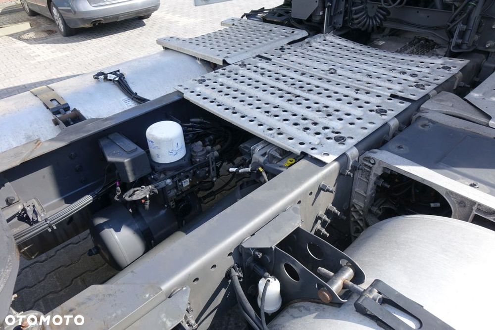 Volvo FH 500 EURO 6 / GLOBETROTTER XL / STANDARD / AUTOMAT / KLIMATYZACJA POSTOJOWA / LODÓWKA / NAVI / DWA ZBIORNIKI - 17