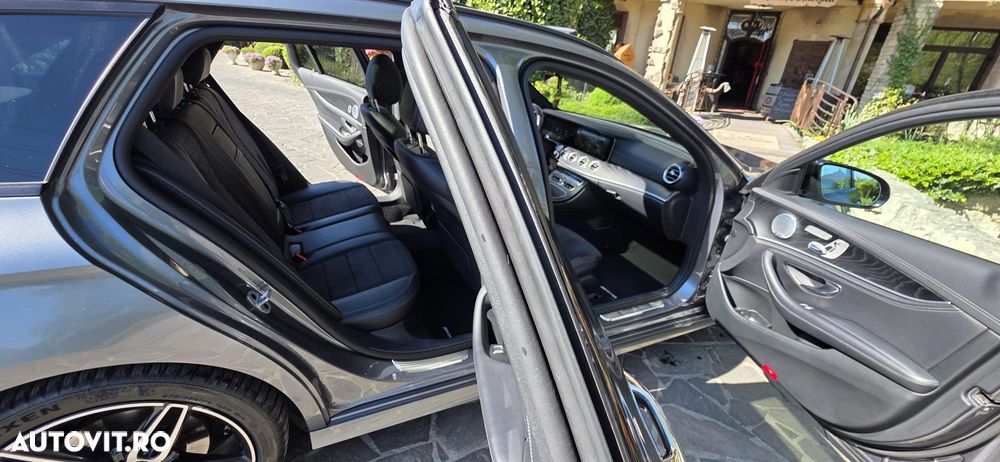 Mercedes-Benz E 220 d 4MATIC 9G-TRONIC AMG Line - 22