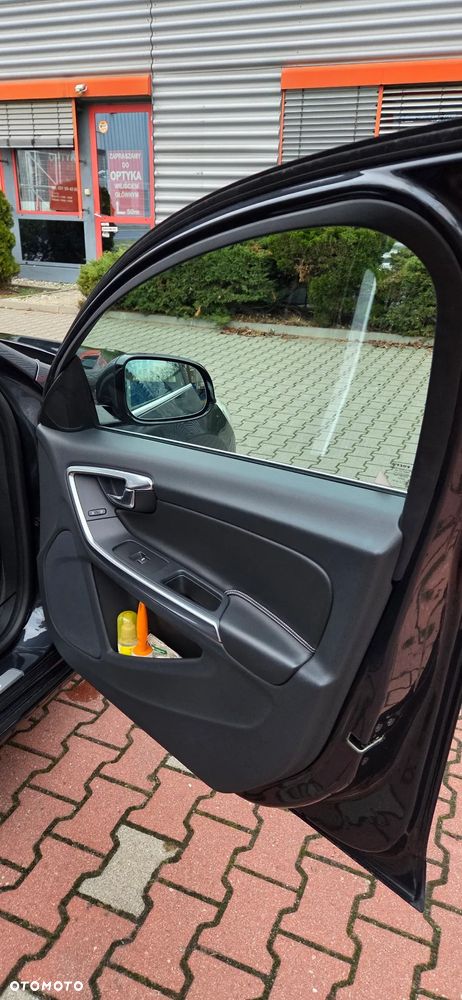 Volvo V60 D6 AWD Plug-in Hybrid Summum - 12