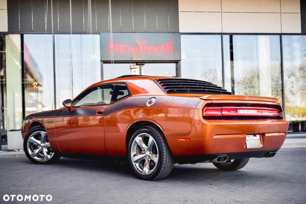 Dodge Challenger - 4