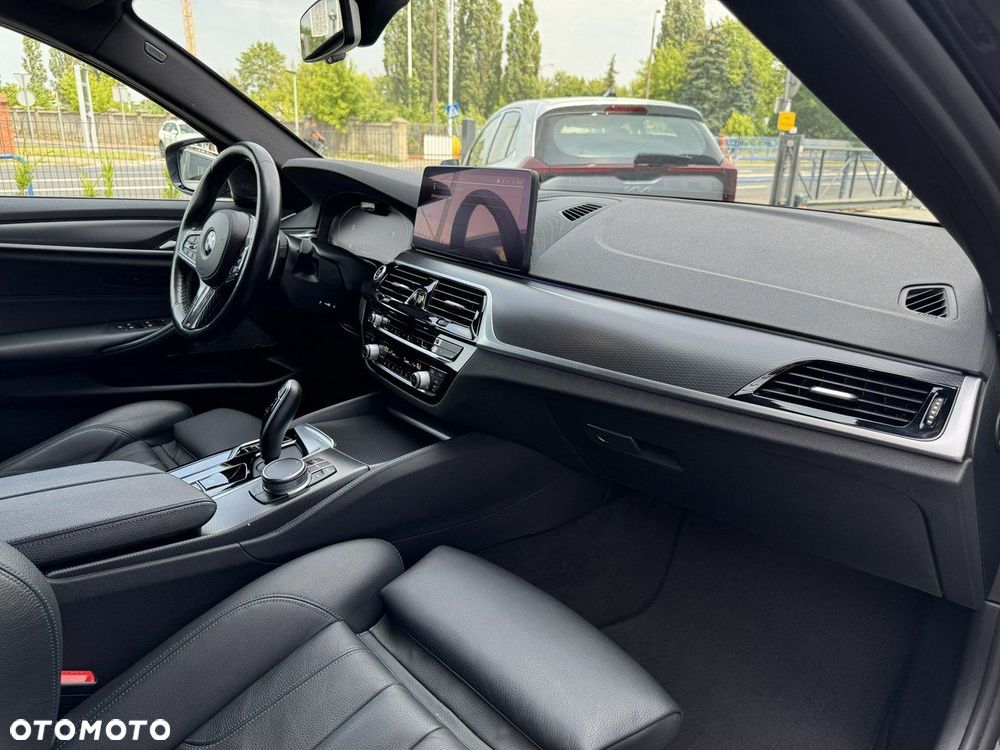 BMW Seria 5 530i xDrive GPF M Sport sport - 17