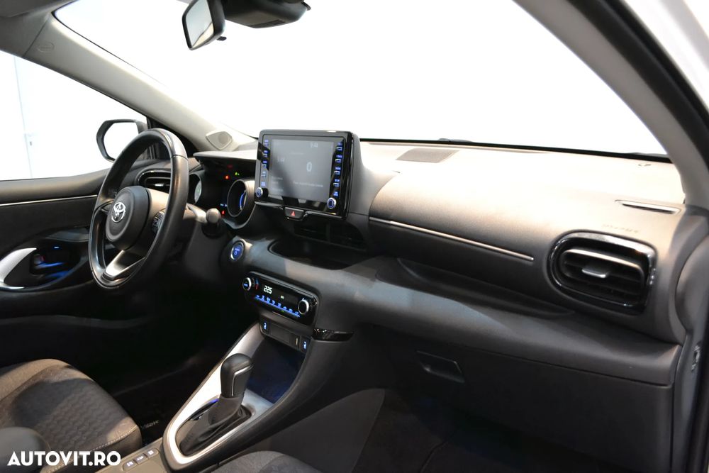 Toyota Yaris 1.5 VVT-i HSD Dynamic Plus Bi-tone - 12