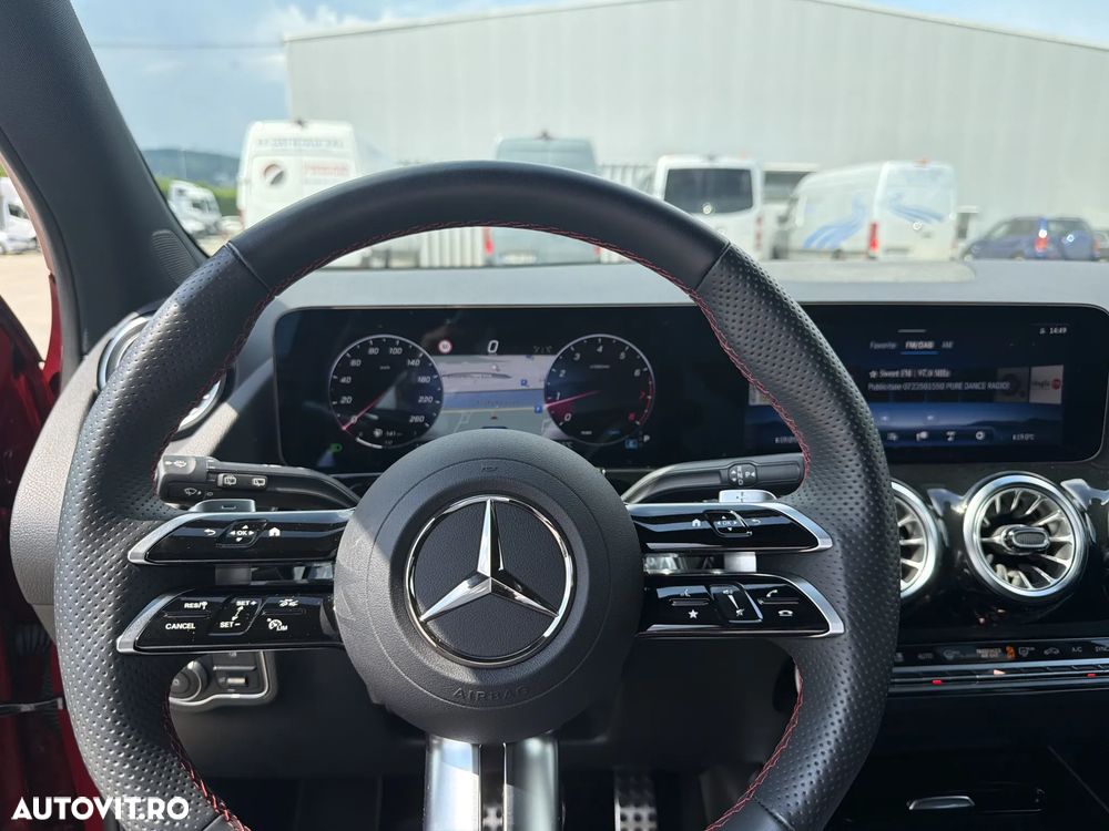 Mercedes-Benz GLA 220 4MATIC MHEV - 11