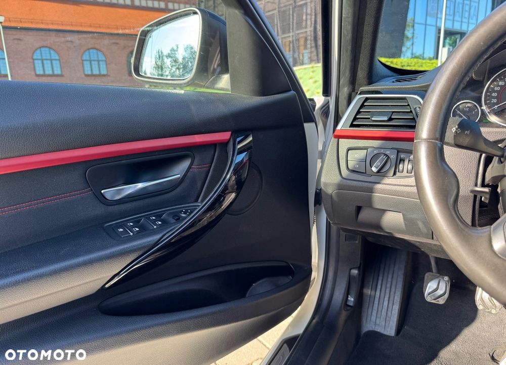 BMW Seria 3 320i Sport Line - 11