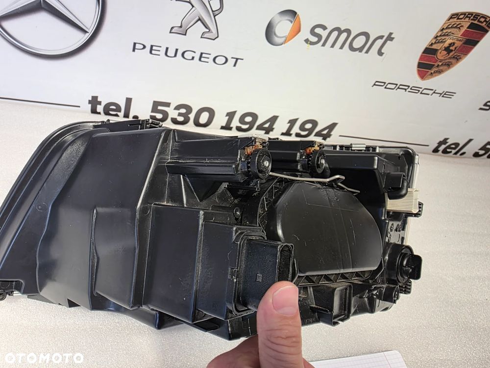 VW T5 MULTIVAN / CARAVELLE 04-09 BARDZO ŁADNA PRAWA LAMPA PRZEDNIA PRZÓD NR AUKCJI LPP350 - 14