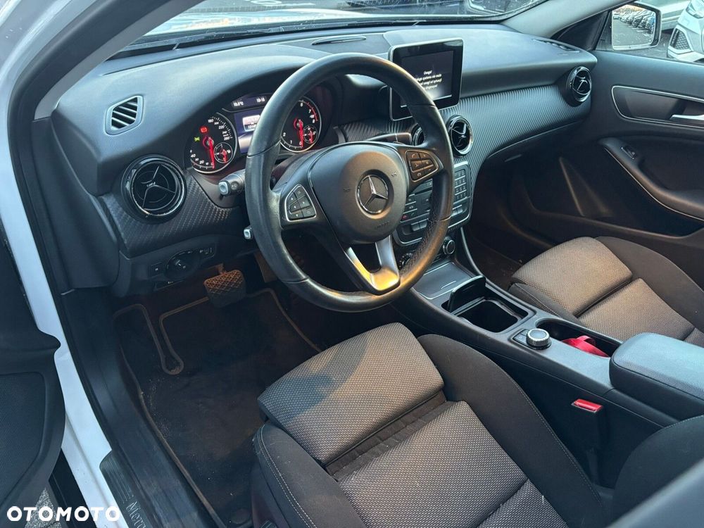 Mercedes-Benz GLA - 9