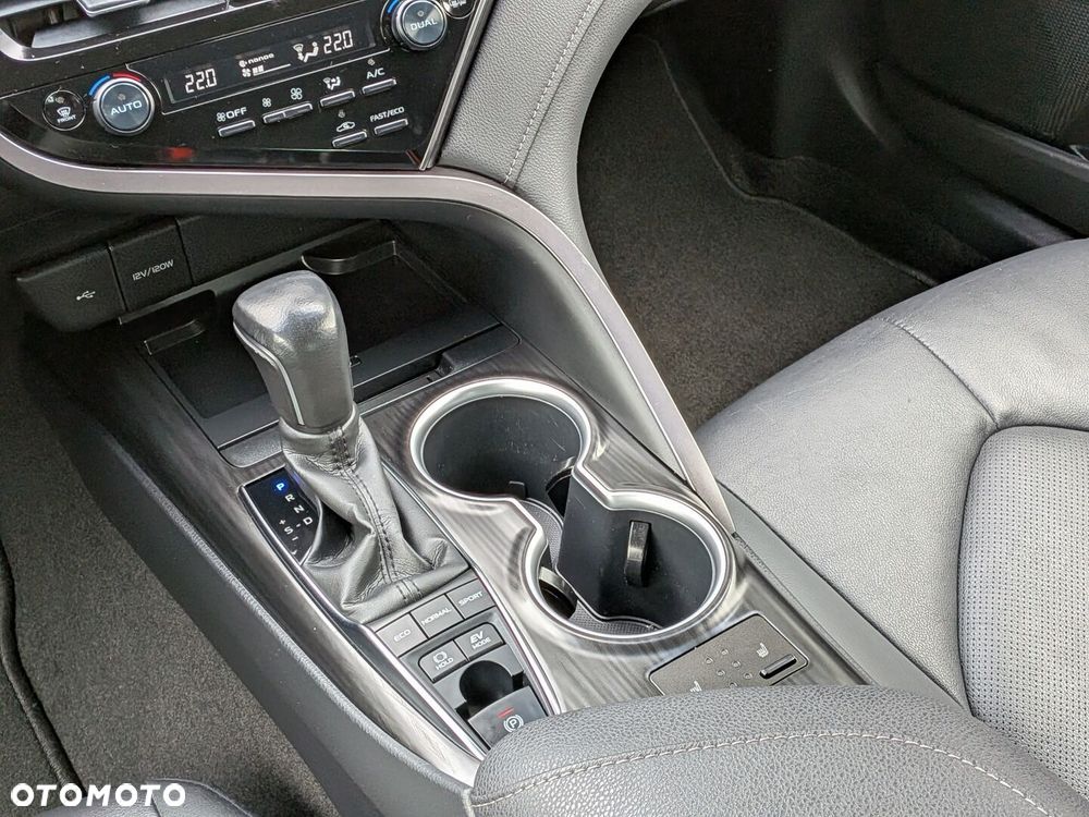 Toyota Camry 2.5 Hybrid Executive CVT - 31