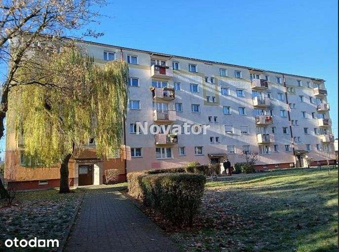 M-3 na 4-piętrze w bloku 34m2 na Błoniu.