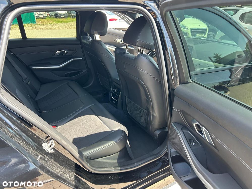BMW Seria 3 320d xDrive M Sport sport - 23
