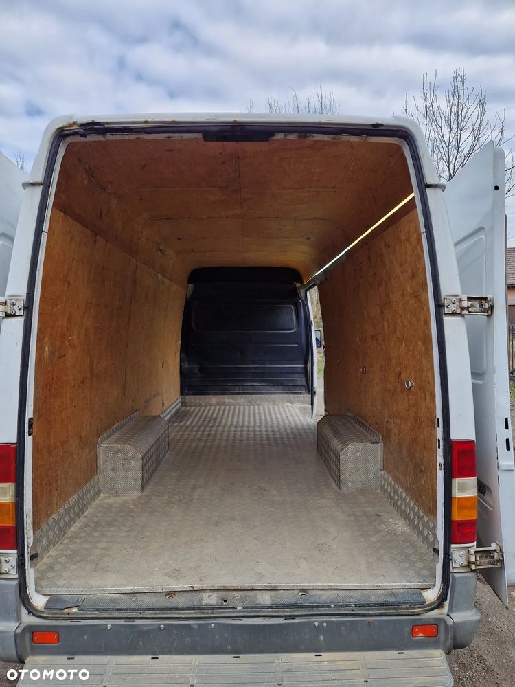 Mercedes-Benz Sprinter - 4