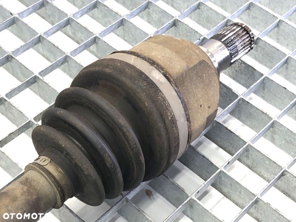 PÓŁOŚ PRAWY PRZÓD  KIA VENGA (YN) 2010 - 2022 1.6 CRDi 115 85 kW [116 KM] olej napędowy 2010 - - 2