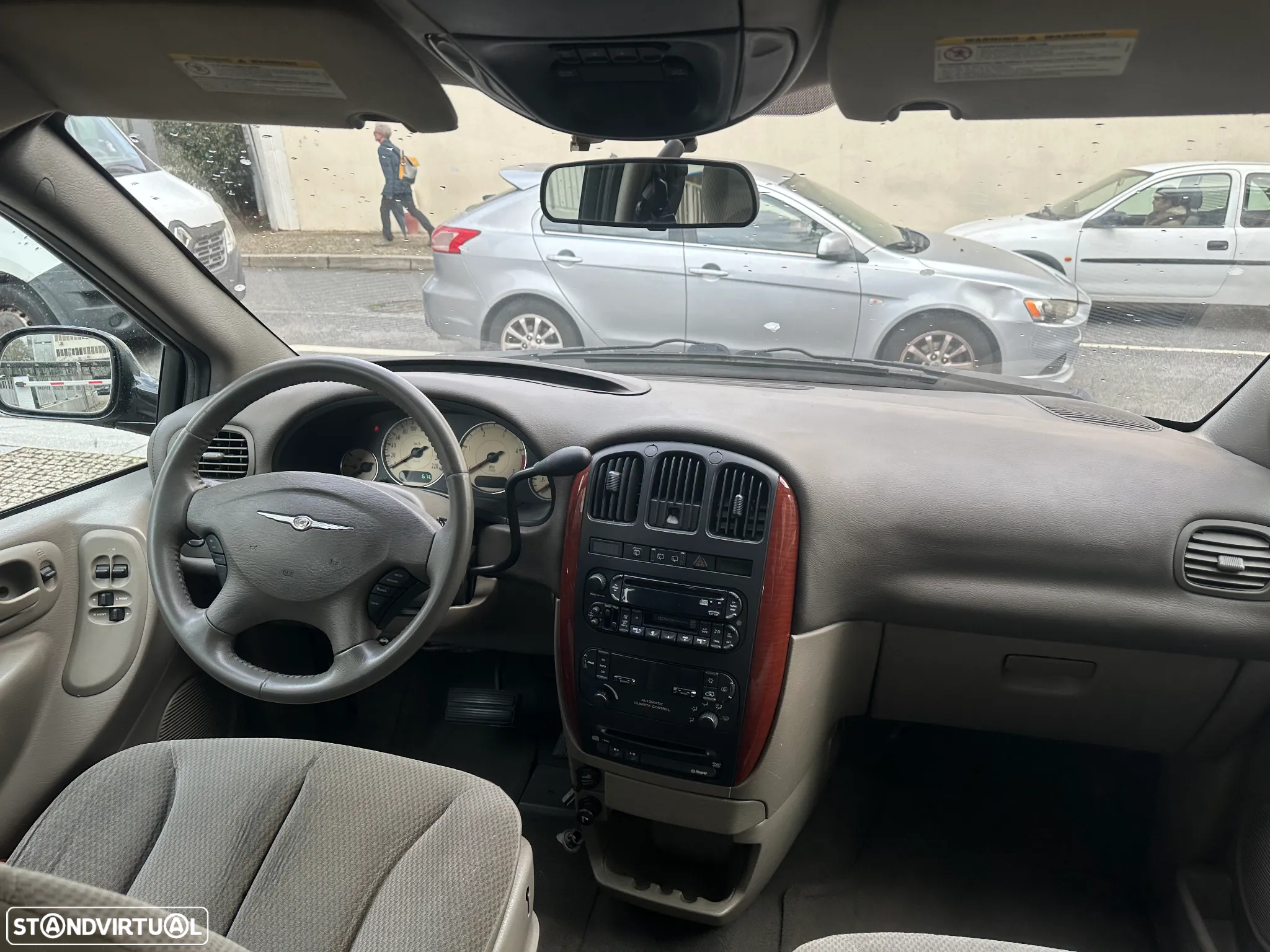 Chrysler Voyager 2.8 CRD ATX SE - 22