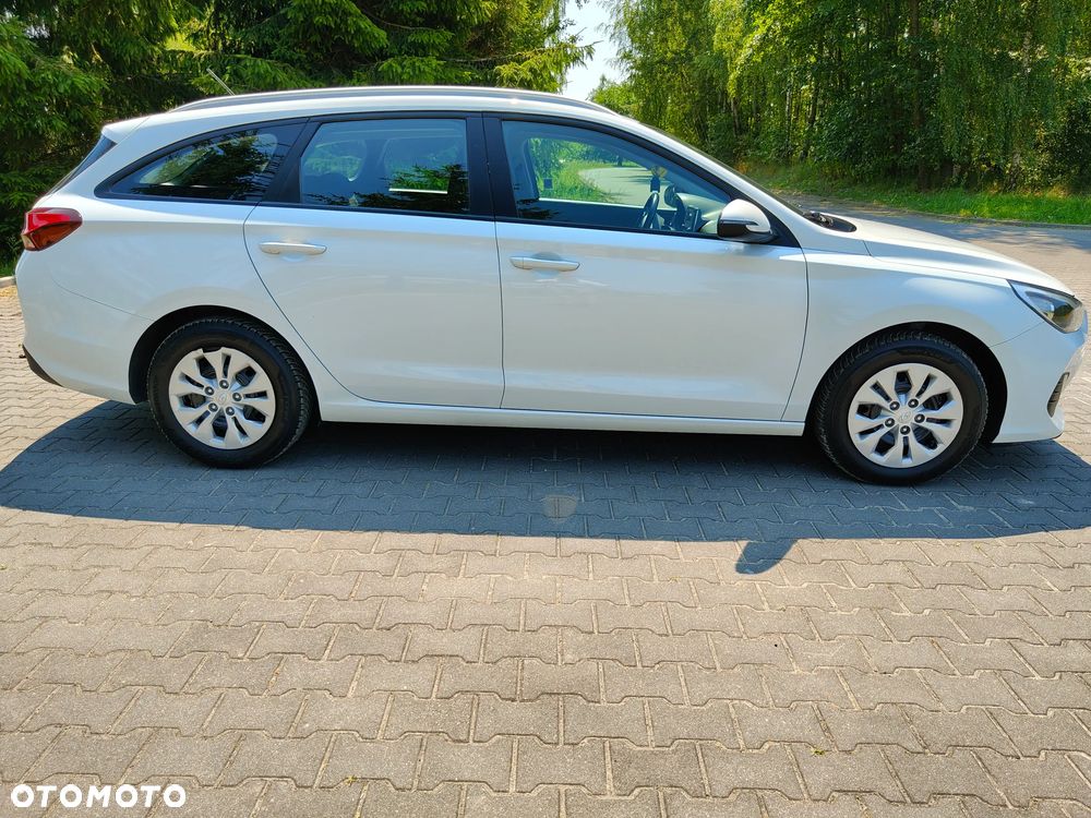 Hyundai i30 1.6 D Classic + - 9