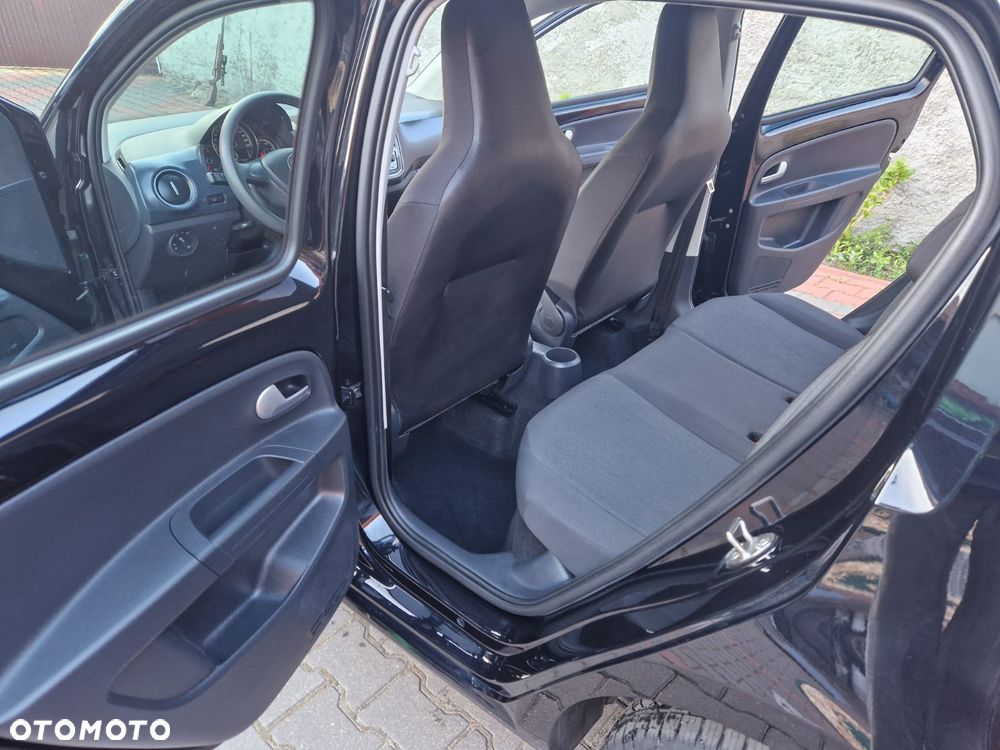 Volkswagen up! United - 19
