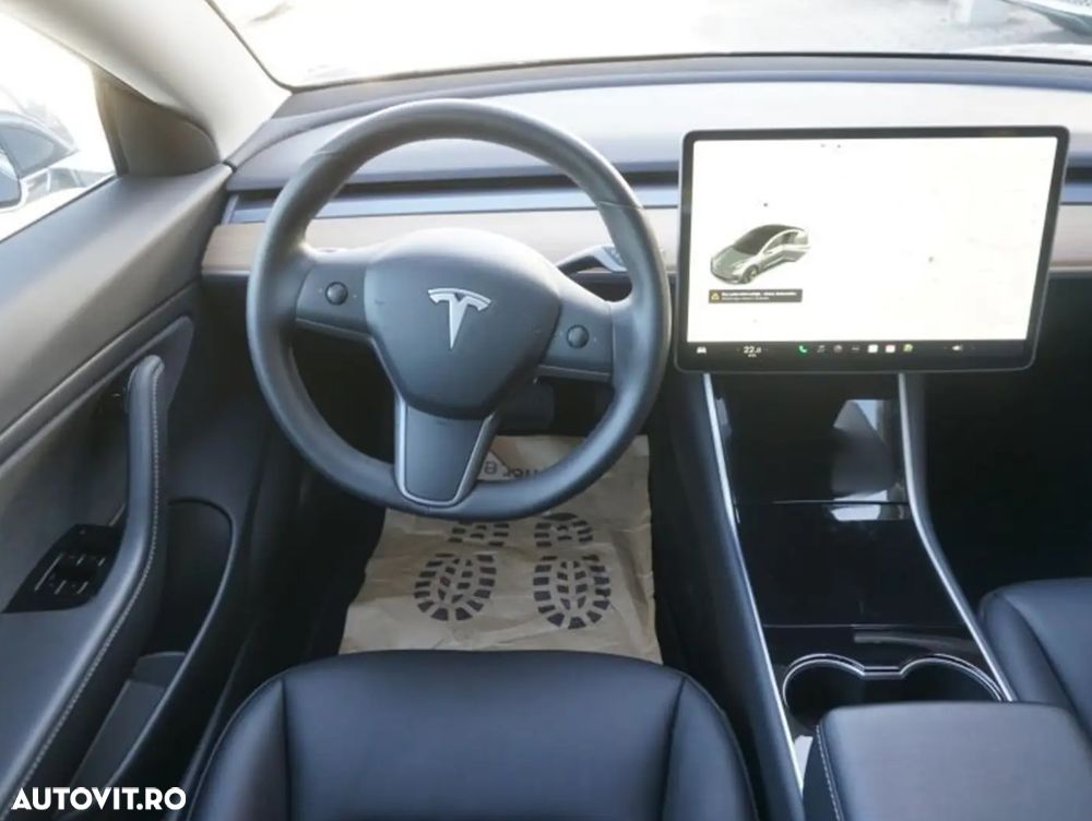 Tesla Model 3 Long Range - 8