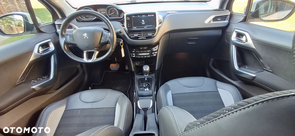 Peugeot 2008 PureTech 110 GPF EAT6 Black Edition - 15