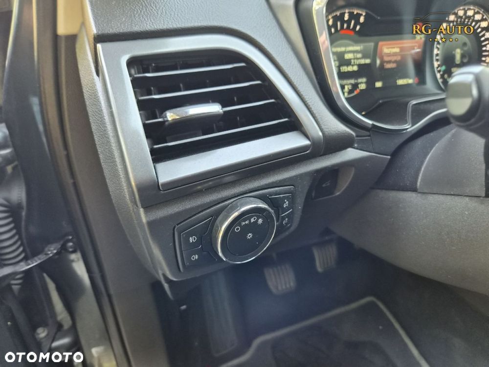 Ford Mondeo - 38