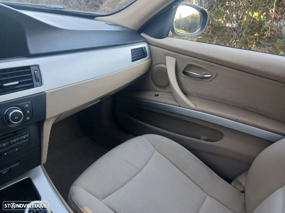 BMW 318 d Navigation - 24