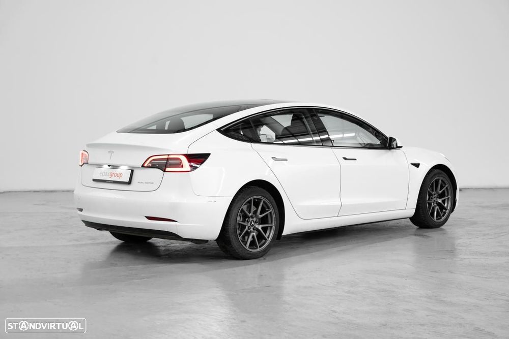 Tesla Model 3 2023 photo 3