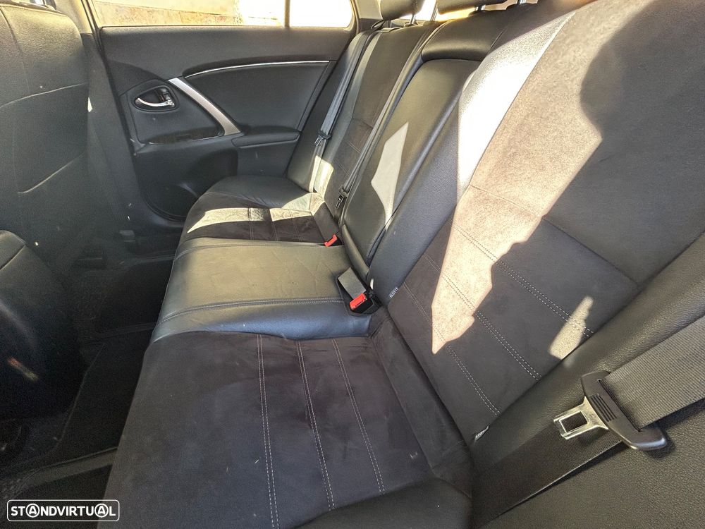Toyota Avensis SW 2.0 D-4D Luxury - 9