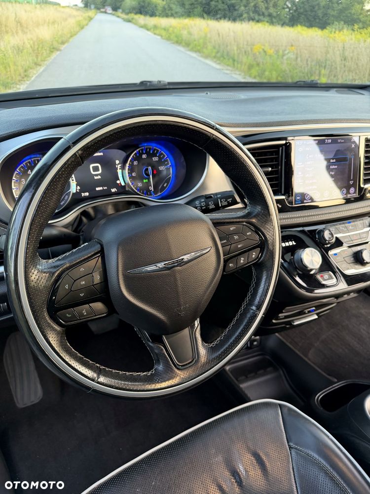 Chrysler Pacifica - 18