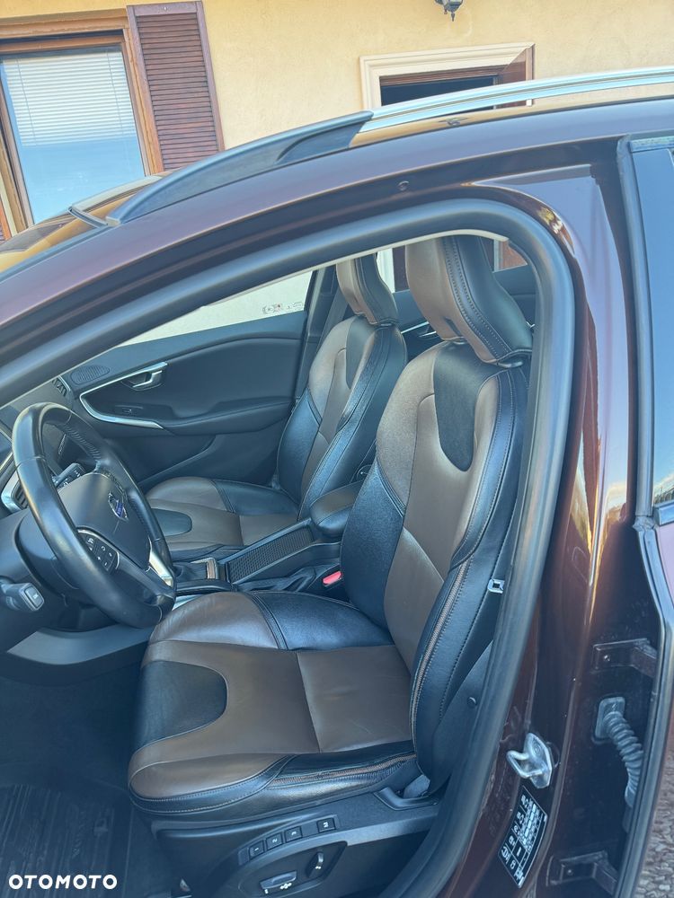 Volvo V40 Cross Country - 8