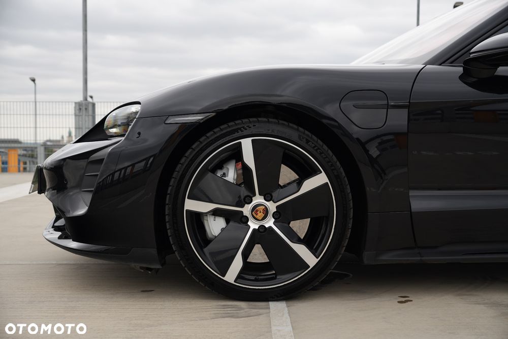 Porsche Taycan Turbo - 15